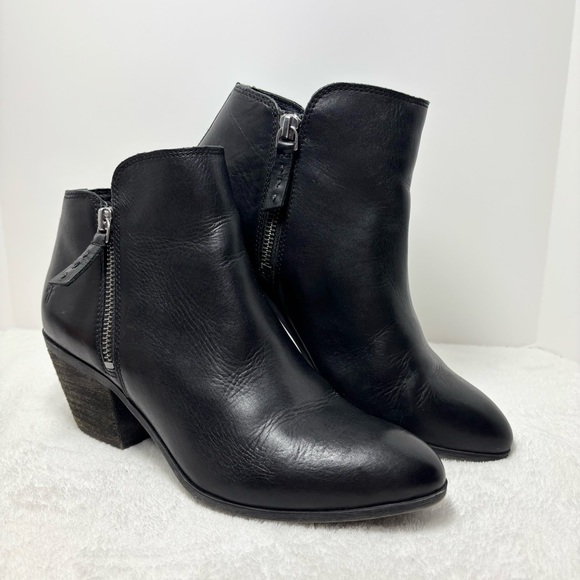 Frye Black Leather‎ Ankle Booties with Zipper Size 7M